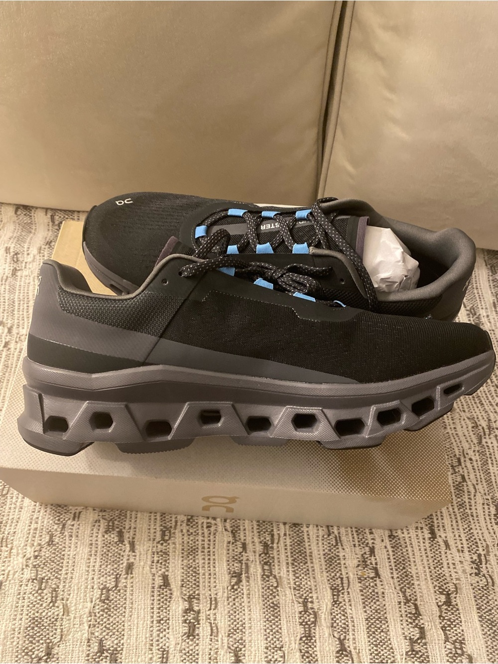 New Men's ON Cloudmonster Shoes Black Niagara Size 12 NIB Running - Picture 6 of 7